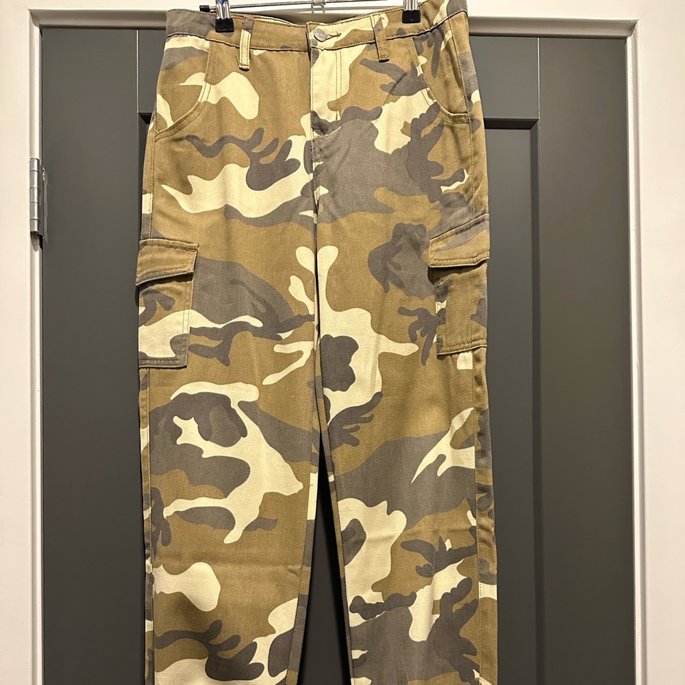 Superdown NWOT Never Worn Camo Jeans